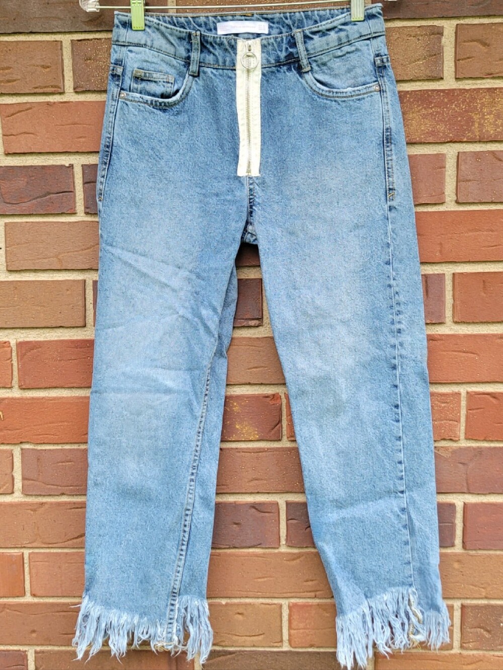 Zara Trafaluc Fringe Hem Zipper Front Jeans Measures 27x24, Womens Size 2